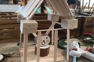 幼儿园建构区创意木工坊图片4张