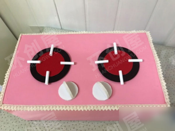 幼儿园角色区孩子们高兴的小厨房图片
