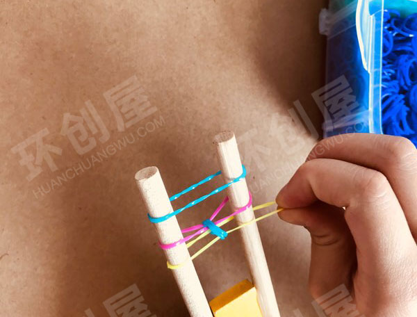 幼儿园益智区有趣的编织图片