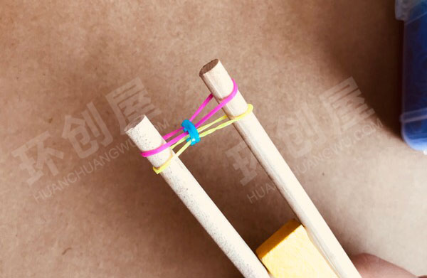 幼儿园益智区有趣的编织图片