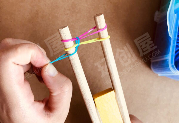 幼儿园益智区有趣的编织图片