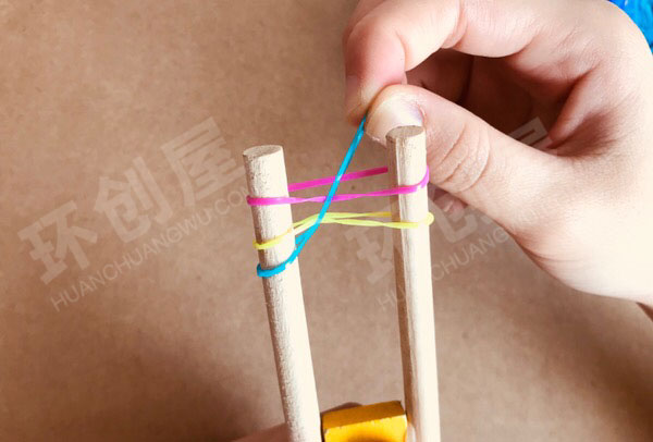 幼儿园益智区有趣的编织图片