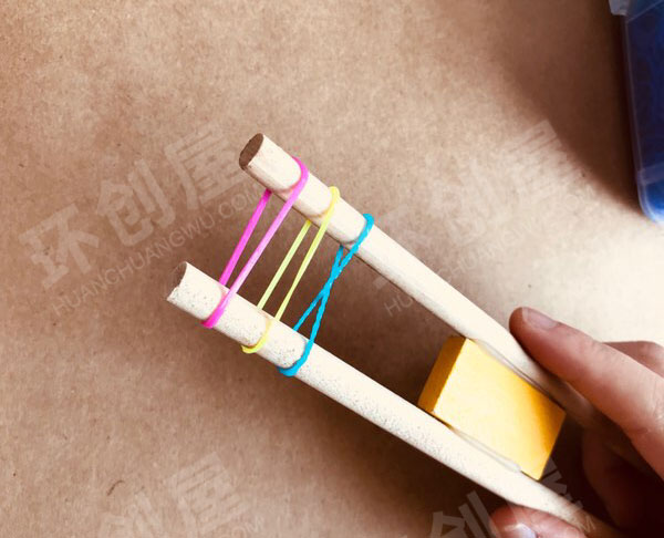 幼儿园益智区有趣的编织图片