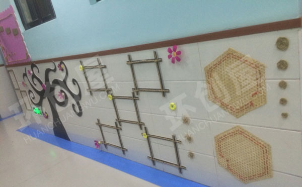 幼儿园走廊红红的花朵抽象的墙图片