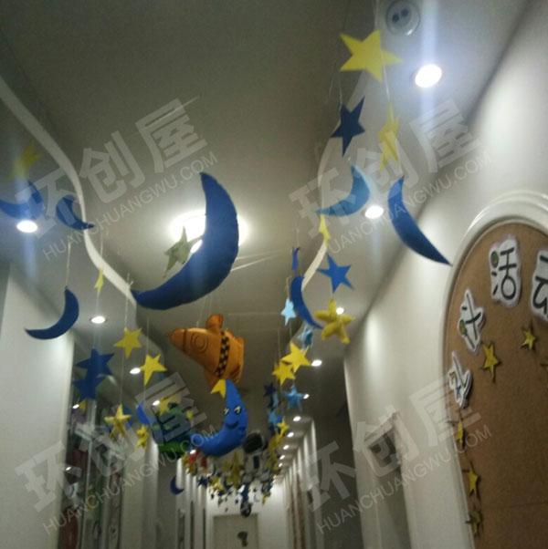 幼儿园走廊海绵纸星空世界吊饰图片