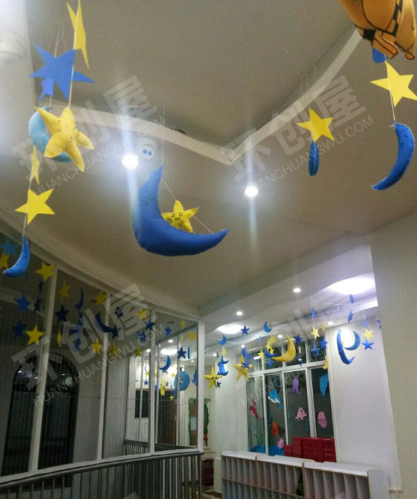 幼儿园走廊海绵纸星空世界吊饰图片