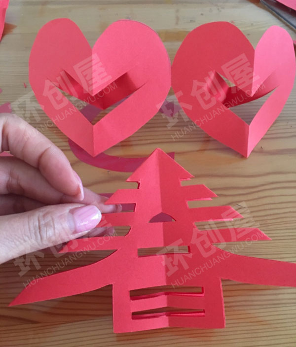 幼儿园新年剪窗花门窗装饰图片