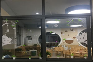 幼儿园森系田园风门窗图片2张