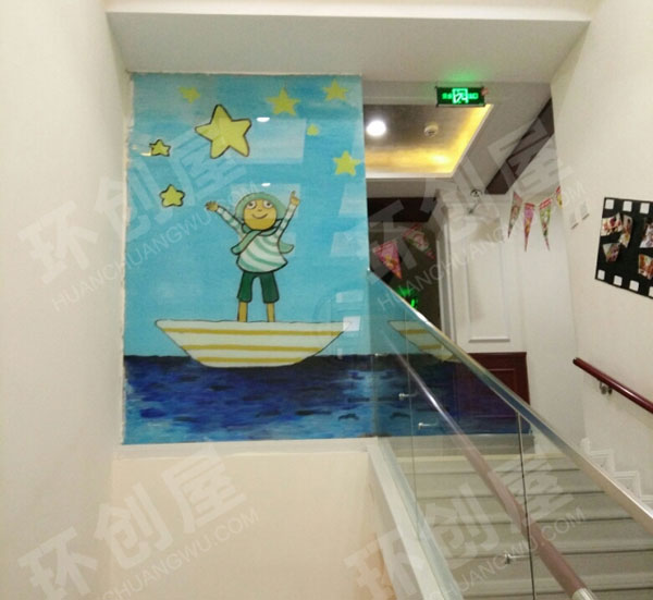幼儿园玻璃窗上的奇妙创作图片