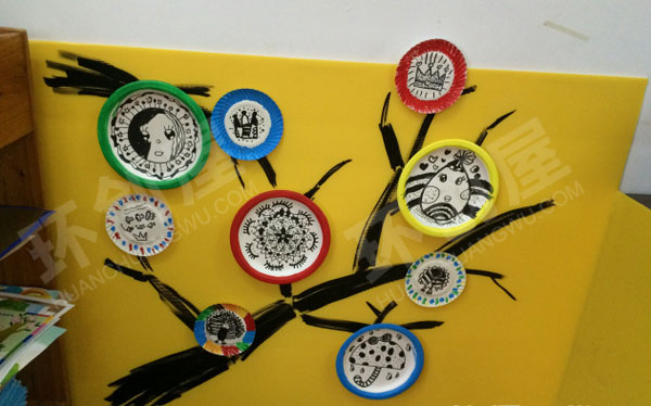 幼儿园废物利用纸主题原木风作品展示图片