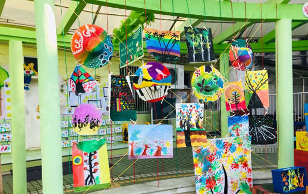 幼儿园户外各种创意绘画作品展示图片