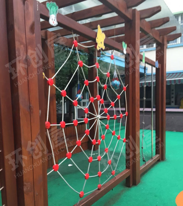幼儿园户外活动器械玩转游乐绳图片
