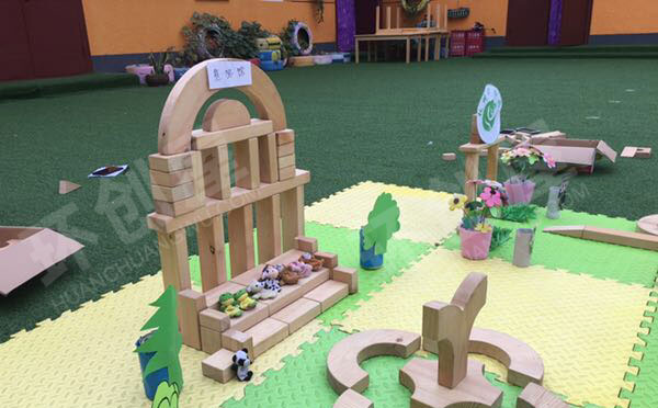 幼儿园建构区废物利用建构作品展示图片