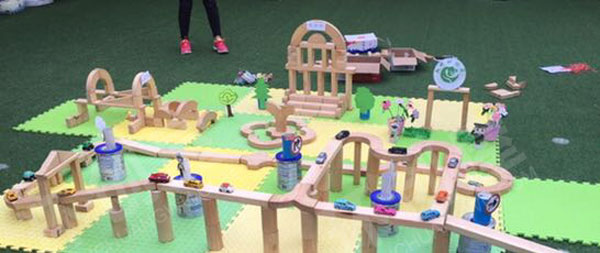 幼儿园建构区废物利用建构作品展示图片