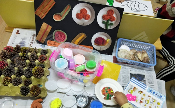 幼儿园美工区秋天的小动物图片