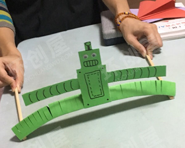幼儿园美工区手工制作活动机器人图片