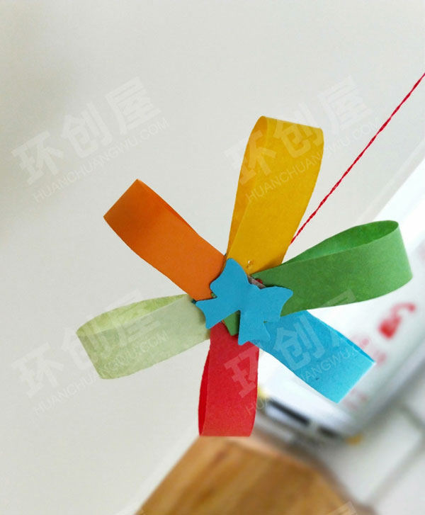 幼儿园彩色的太阳花吊饰图片