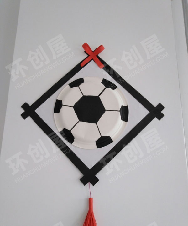 幼儿园废物利用纸盘足球画挂饰图片