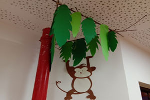 幼儿园卡纸裁剪树叶挂饰图片