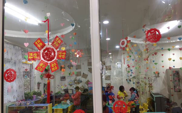 幼儿园迎新年了门窗装饰图片
