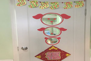 幼儿园新年卡通教室门图片2张