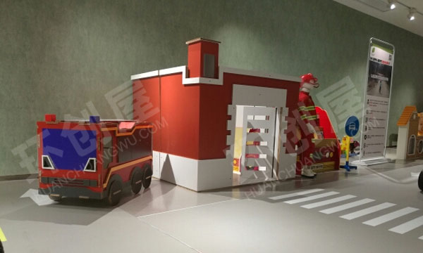 幼儿园建构区搭建安全教室图片