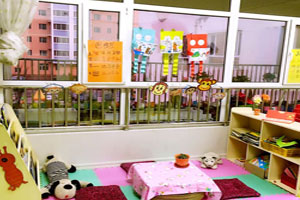 幼儿园阅读区温馨书吧图片