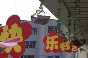幼儿园阅读区快乐书吧欢迎你图片7张