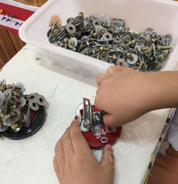 幼儿园科学区吸铁机器人图片