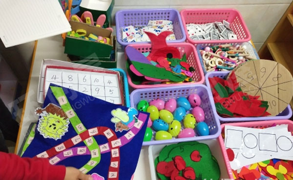 幼儿园科学区多种材料投放图片