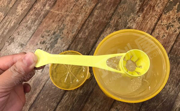 幼儿园科学区自制吹泡泡器图片