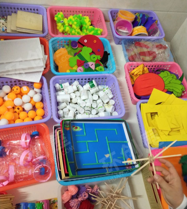 幼儿园科学区多种材料投放图片
