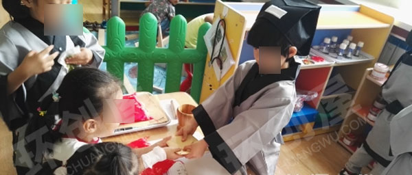 幼儿园角色区小小中医馆图片