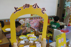 幼儿园角色游戏小吃店图片2张