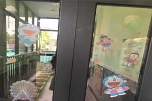 幼儿园多拉a梦主题门窗环创图片
