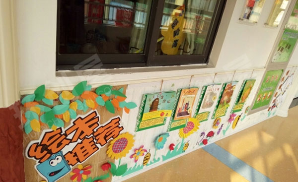 幼儿园走廊墙面绘本互动墙图片