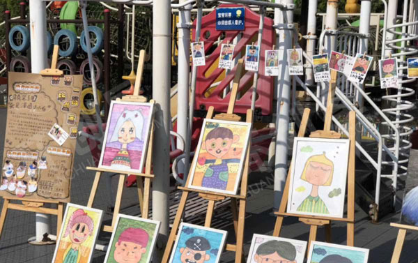 幼儿园户外画展布置图片