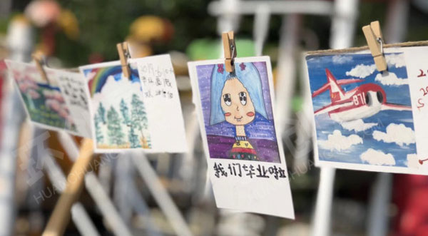 幼儿园户外画展布置图片