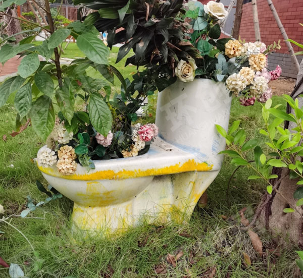 幼儿园废物利用轮胎铁桶户外环境设计图片