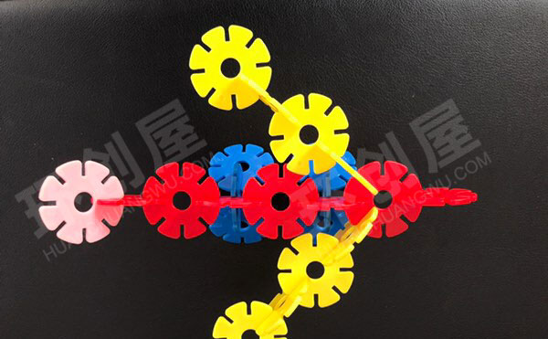 幼儿园建构区雪花片拼交通工具图片