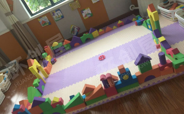 幼儿园建构室废物利用超级搭建图片