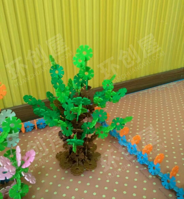 幼儿园建构区雪花片大赛游乐场图片