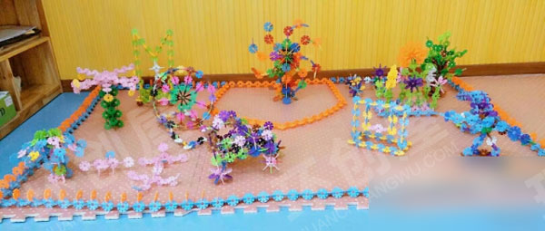 幼儿园建构区雪花片大赛游乐场图片