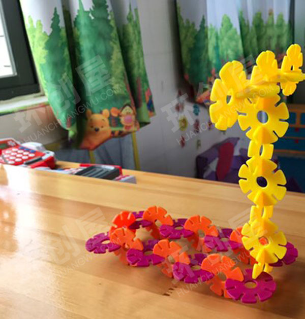 幼儿园建构区雪花片拼交通工具图片