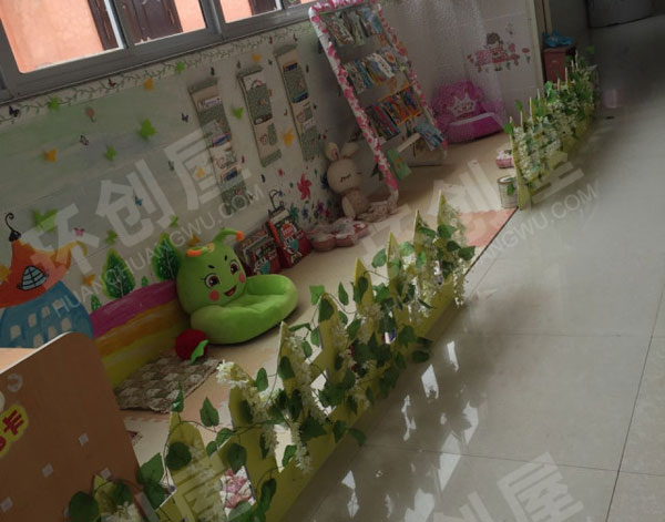 幼儿园阅读区绿色系读书角图片