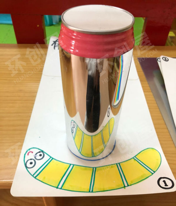 幼儿园科学区有趣的圆筒镜实验图片