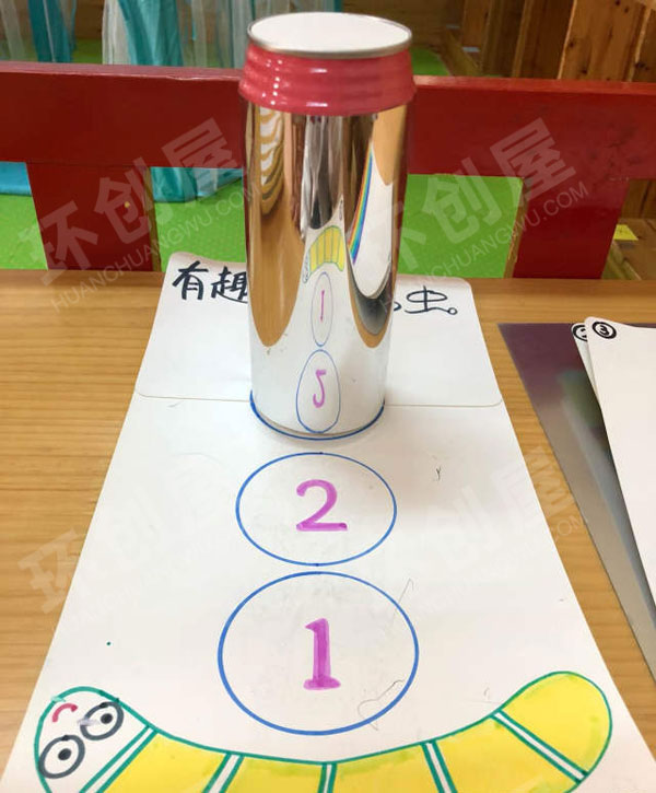 幼儿园科学区有趣的圆筒镜实验图片