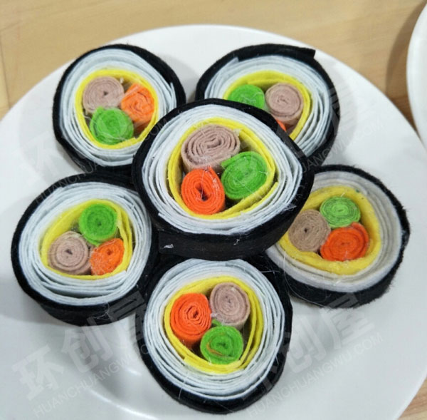 幼儿园角色区娃娃家的主食图片