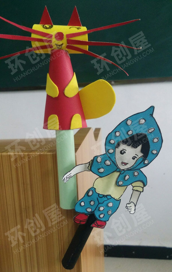 幼儿园表演区不同颜色卡纸的拼贴卡通指偶图片