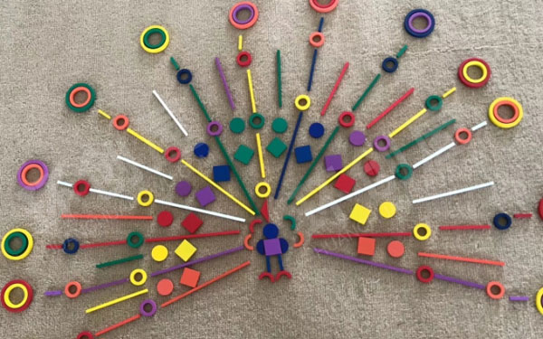 幼儿园益智区木棍穿线教玩具图片